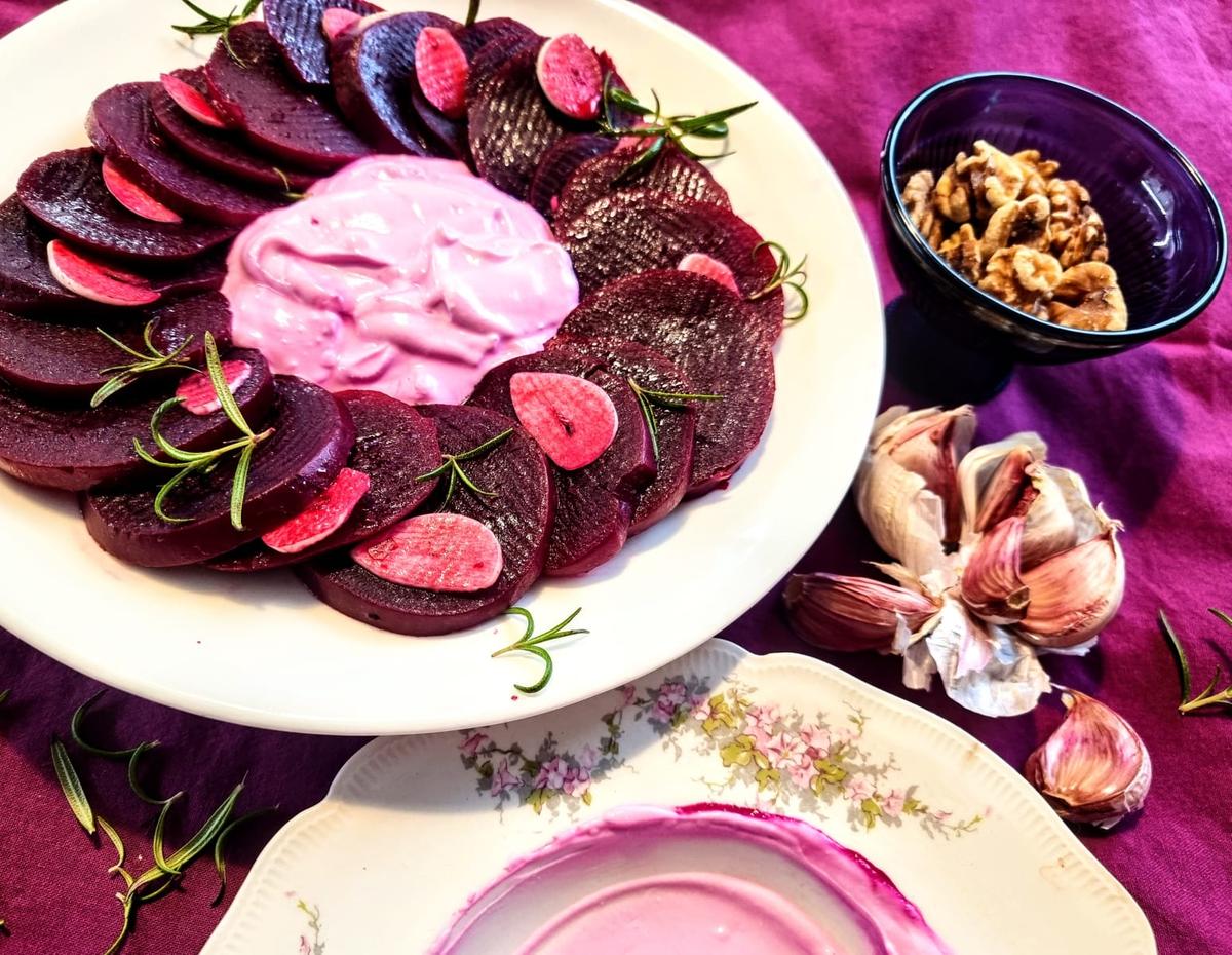 Rödbetssallad med valnötter