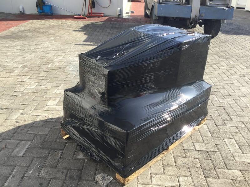 Småodlarens färska olivolja fås från tidig skörd (Early Harvest)