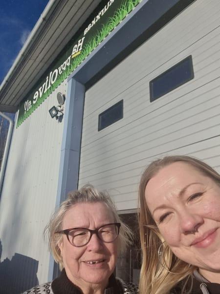 Småodlarens färska olivolja fås från tidig skörd (Early Harvest)