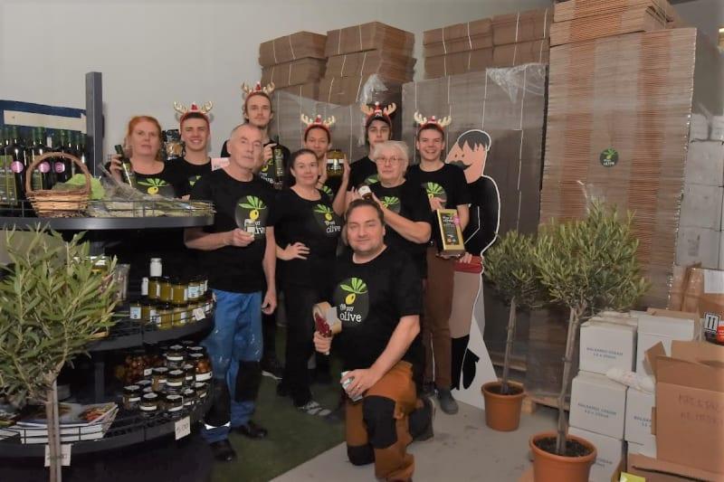 Småodlarens färska olivolja fås från tidig skörd (Early Harvest)