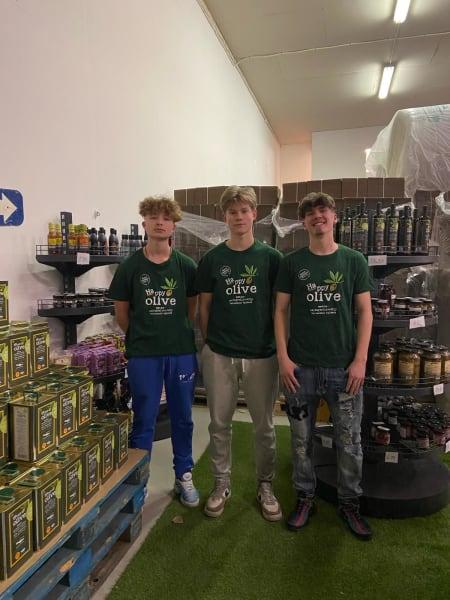 Småodlarens färska olivolja fås från tidig skörd (Early Harvest)